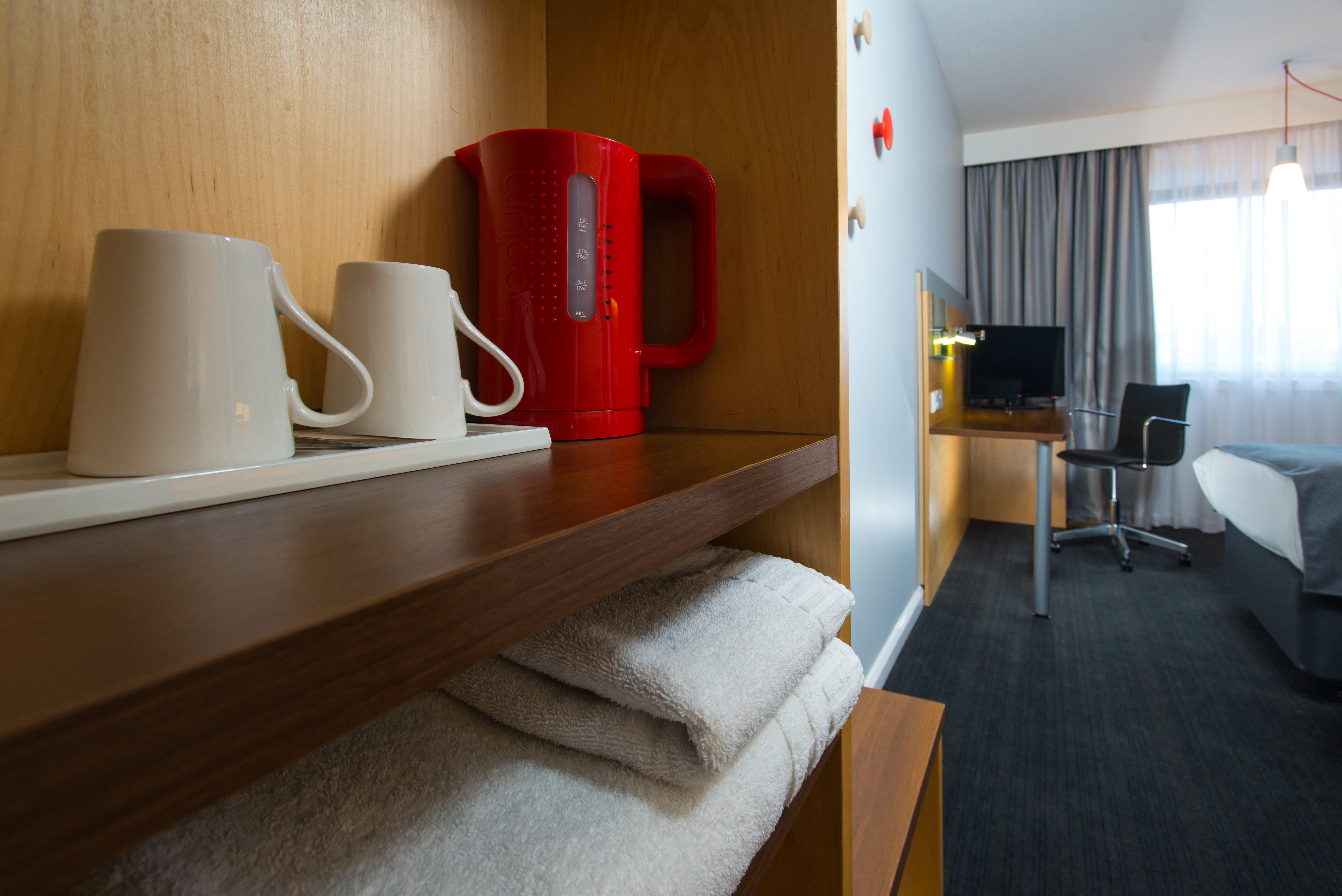 Holiday Inn Express Swansea East By Ihg Exterior foto